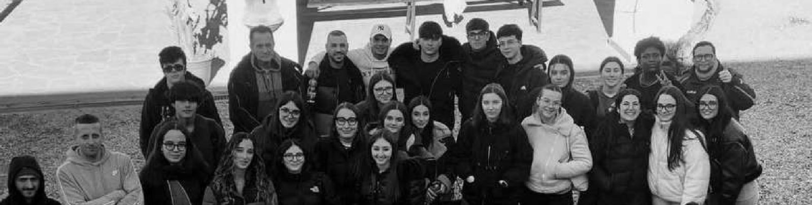 Operatori e ragazzi di 4Exodus in una foto di gruppo